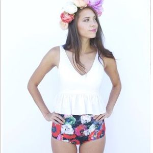 Iso white kortni jeane top size M